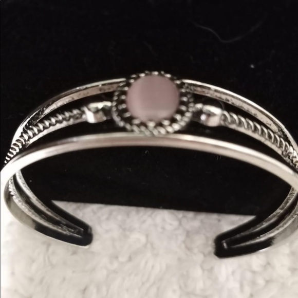 🆕 Top of the pop charts cuff bracelet. NWT - Picture 2 of 2